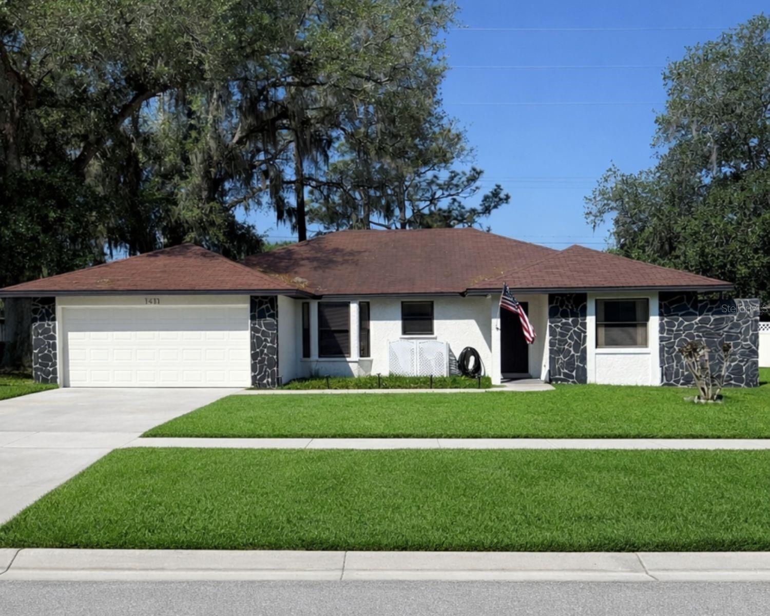 1413 Sandalwood Dr photo 1
