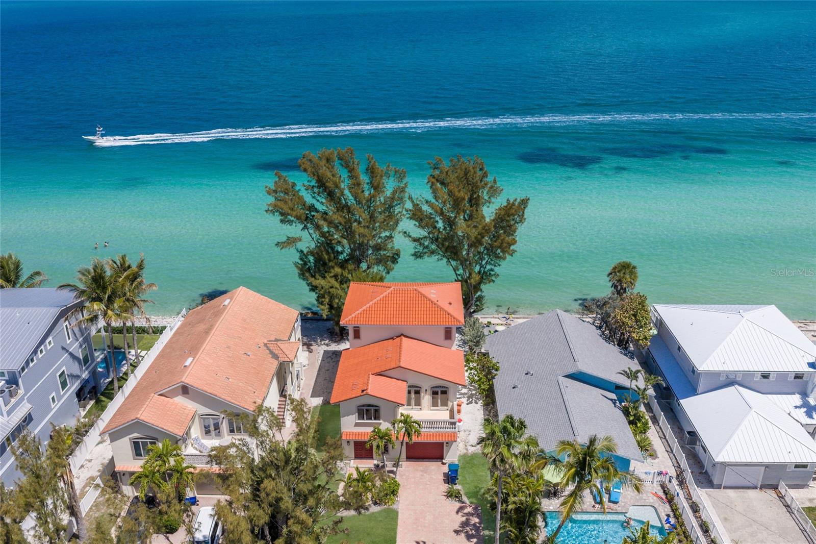 889 N Shore Dr photo 1