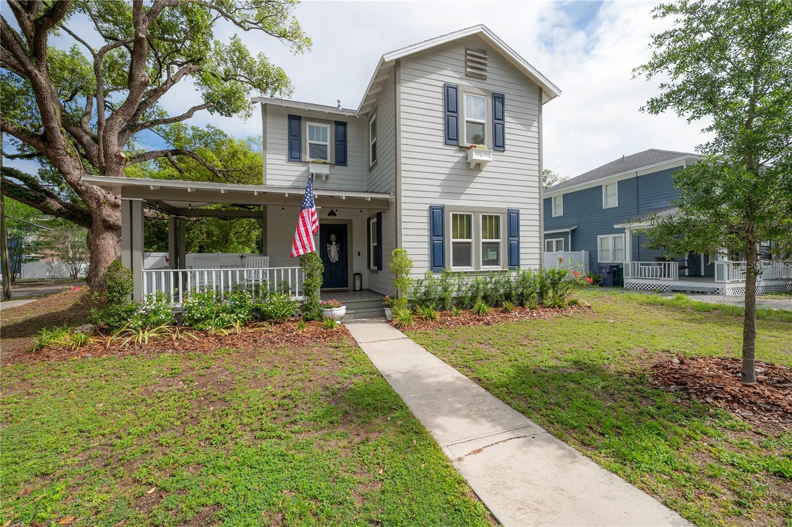 502 E Amelia Ave