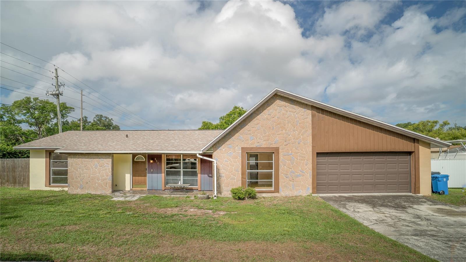 3320 Las Brisas Dr photo 1