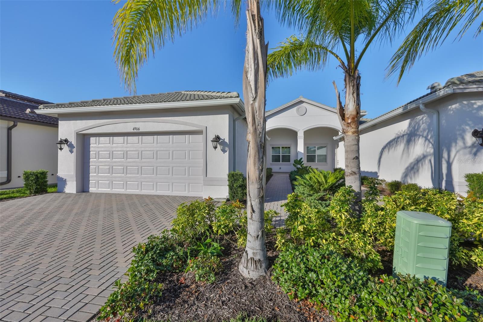 4906 Avila Lakes Dr photo 1