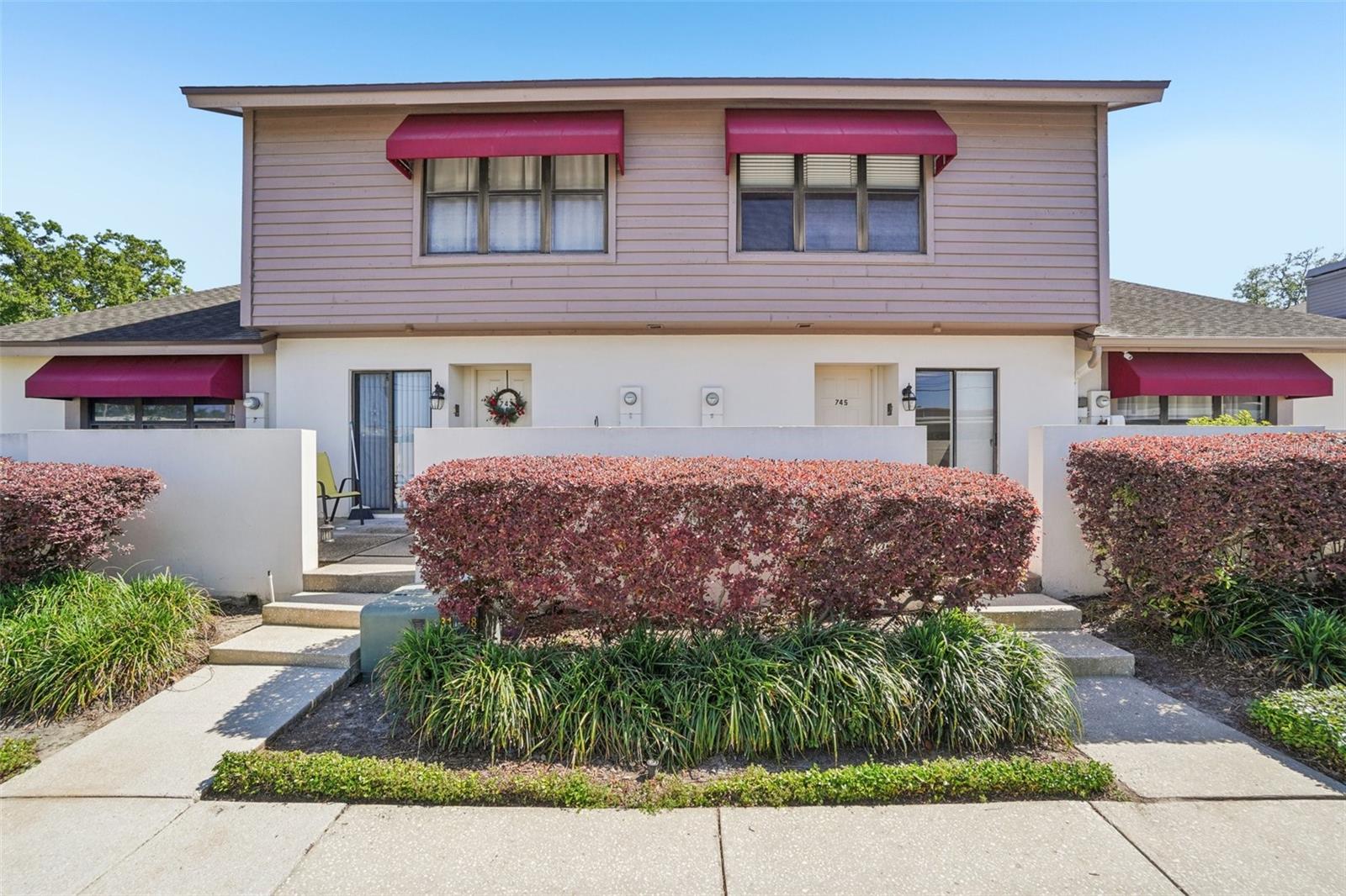 745 Oak Park Pl photo 1