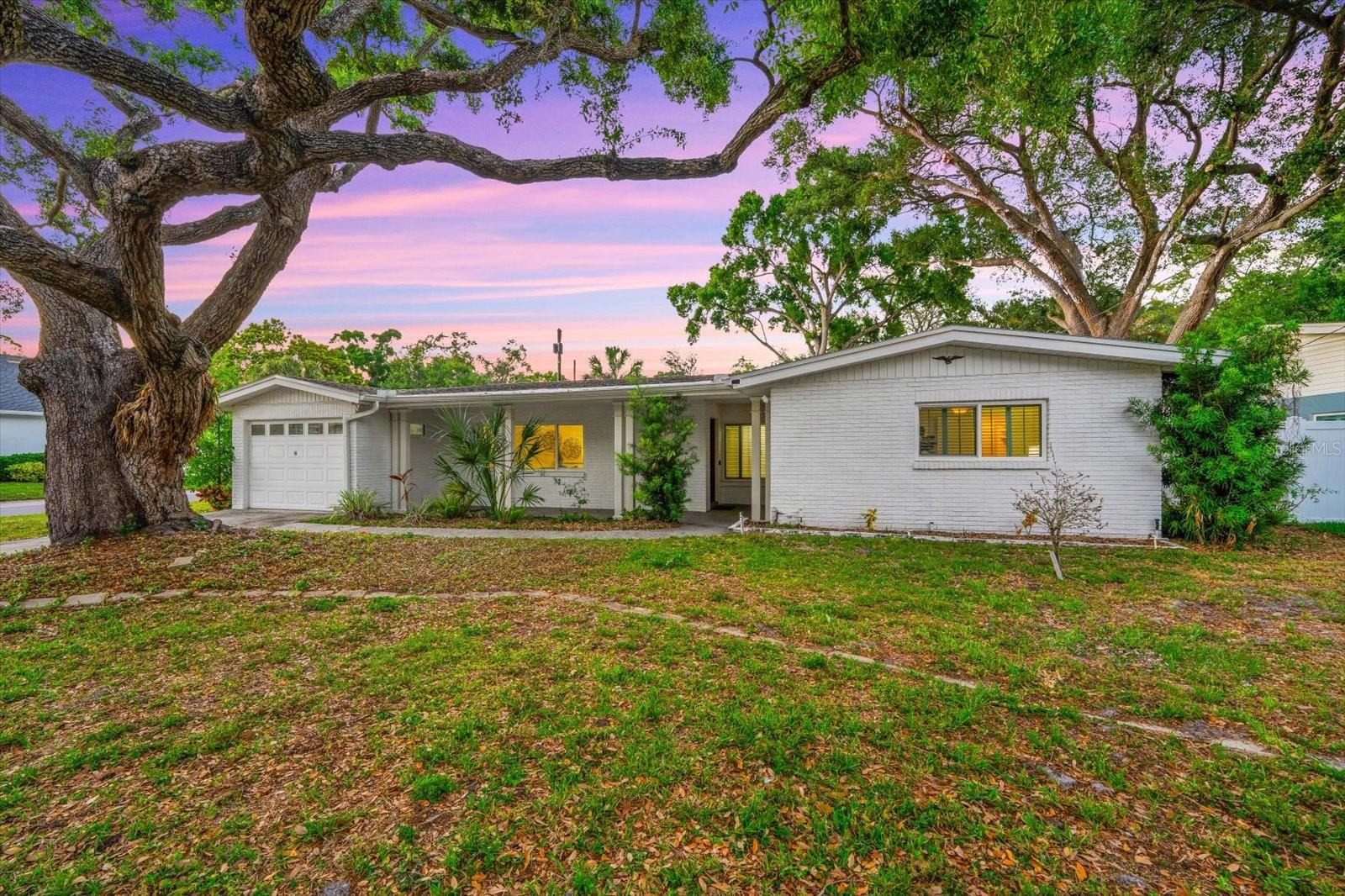 3315 W Beaumont St photo 1