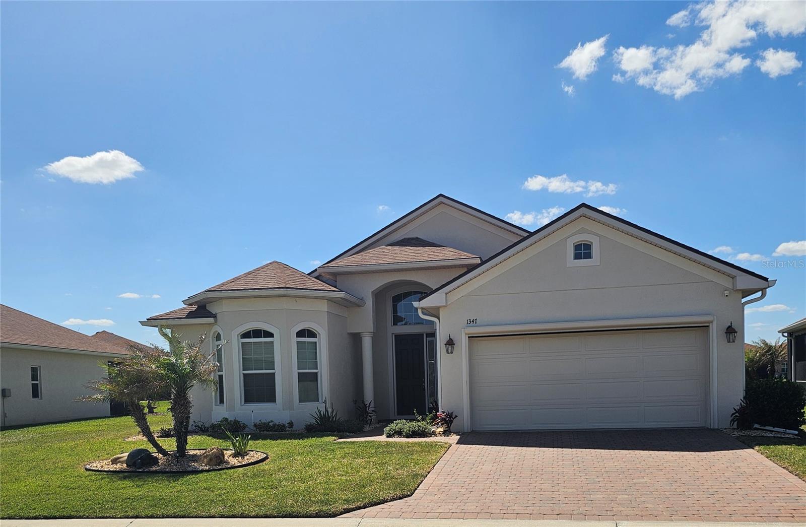 1347 Oakmont Dr photo 1