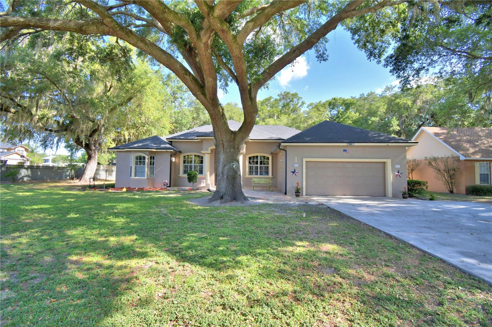 1 Lake Eloise Ln photo 1