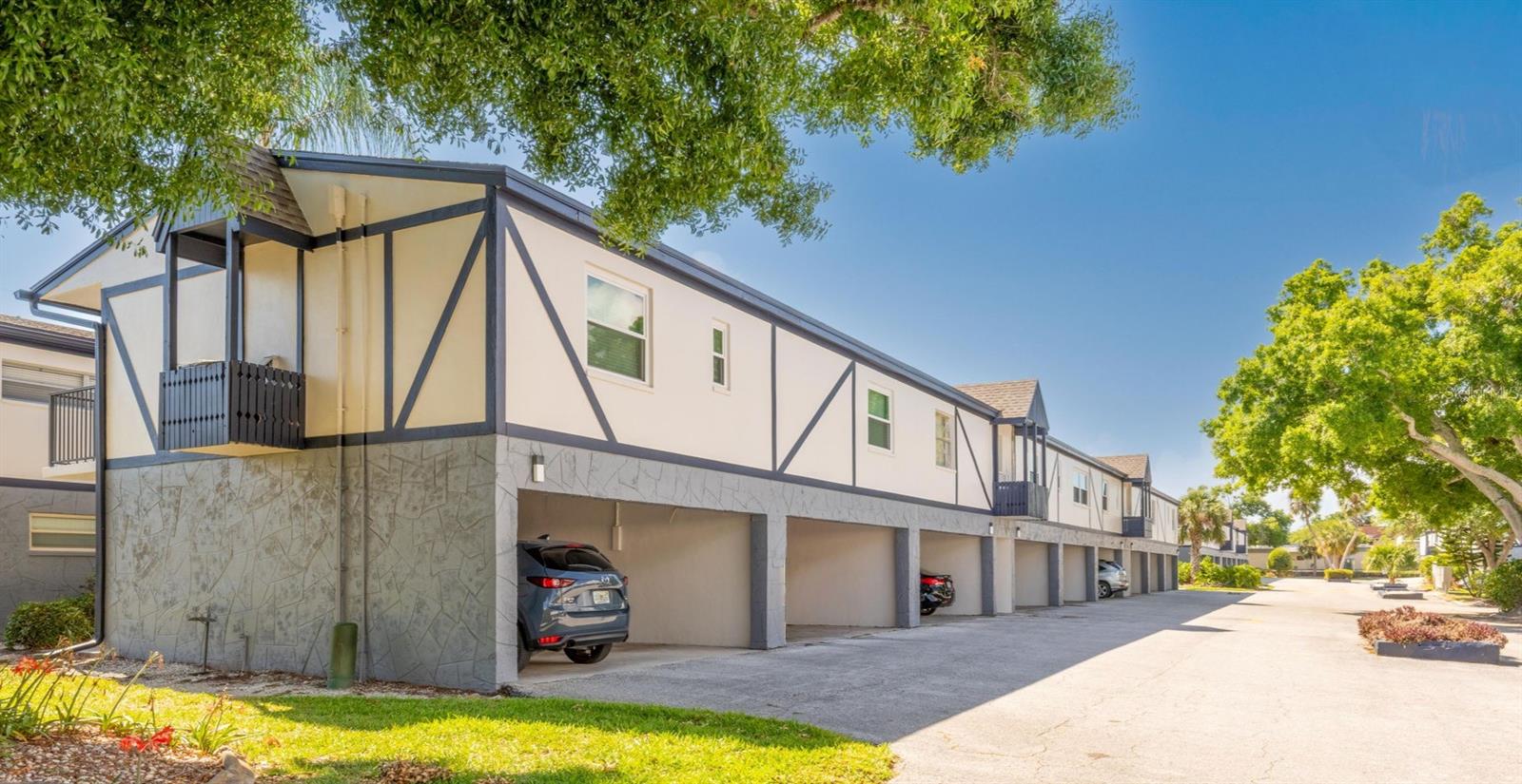 1147 King Arthur CT #204 photo 1