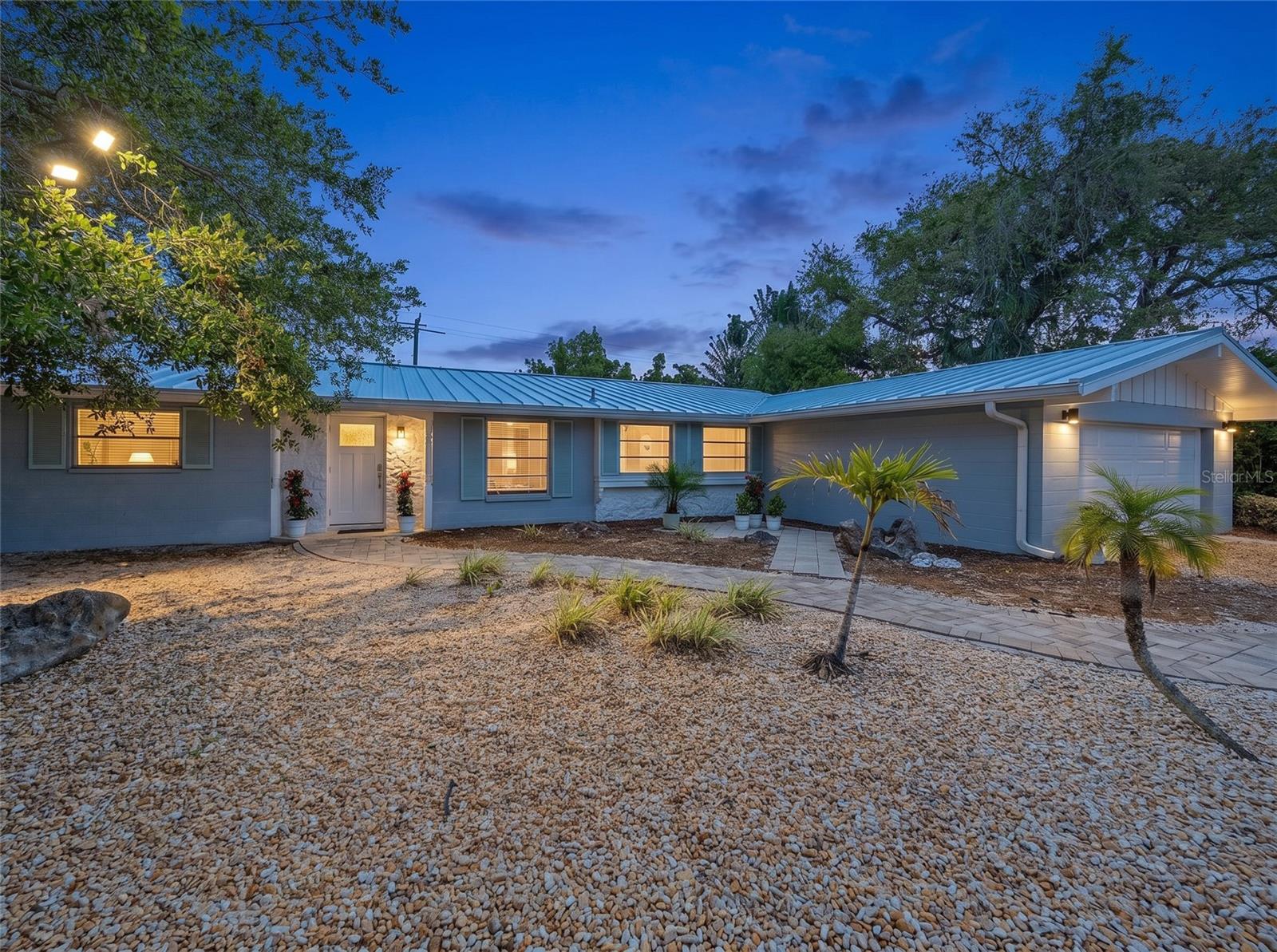 611 Venice Ln photo 1