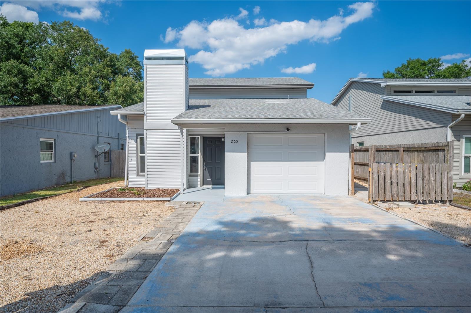 265 Lake Thomas Dr photo 1