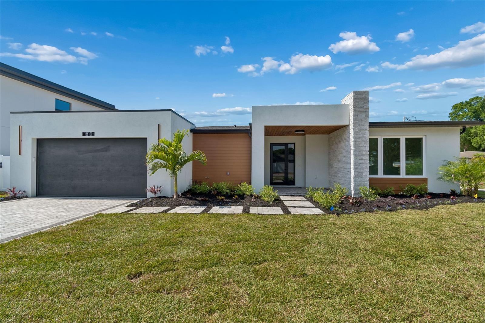 1810 W Erna Dr photo 1