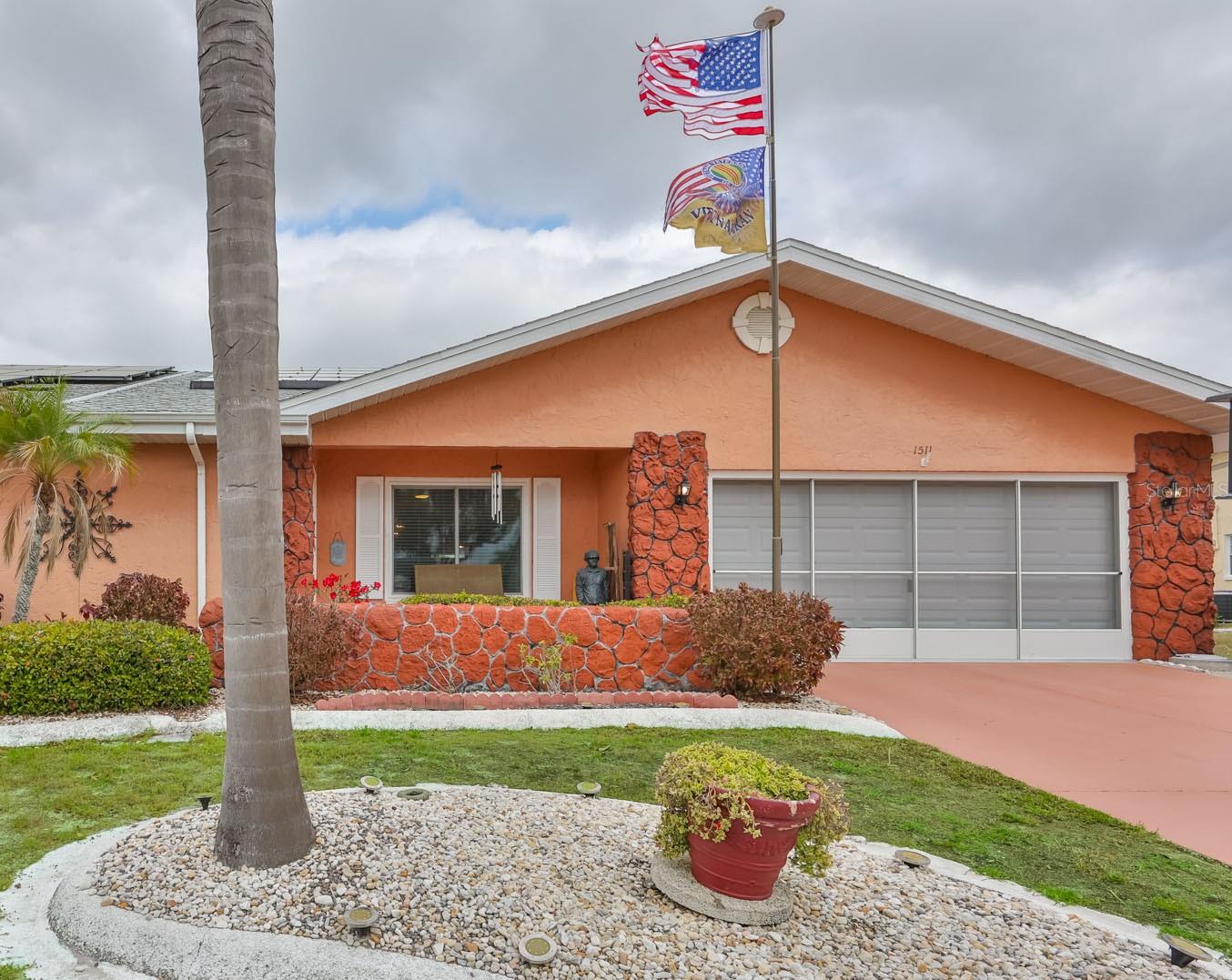 1511 Cloister Dr