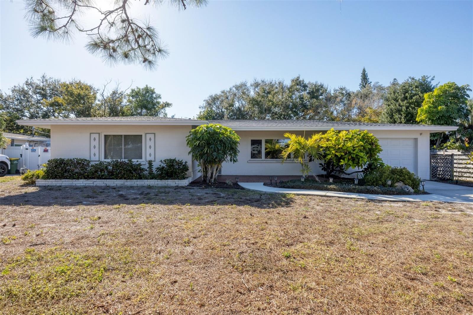5201 Stevens Dr photo 1