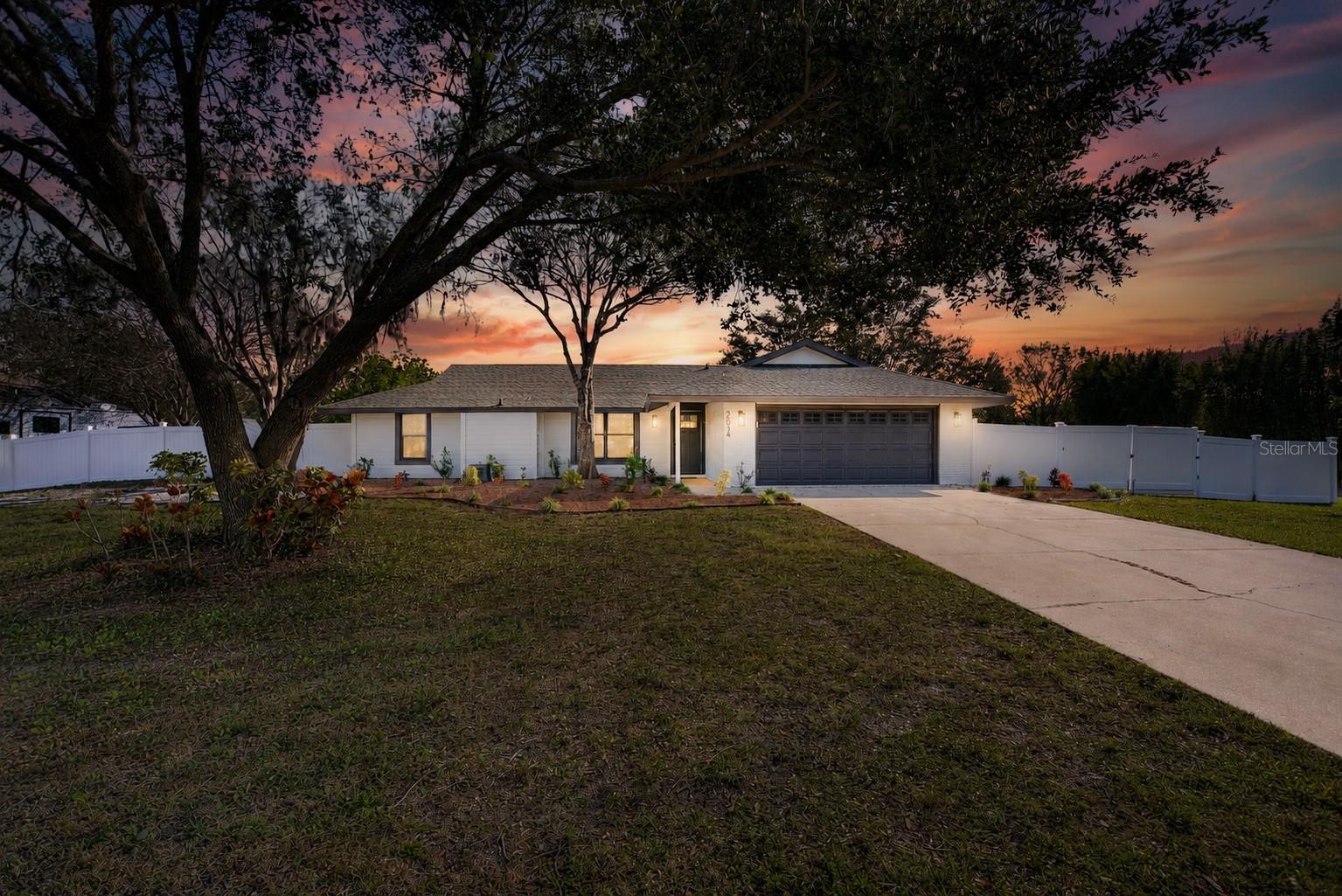 2054 Racimo Dr photo 1