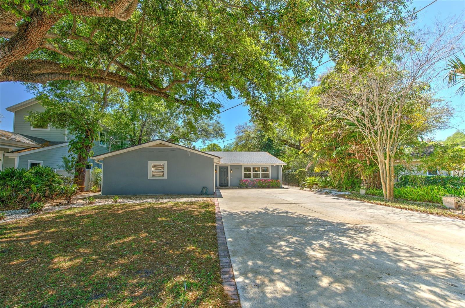 3208 W Hawthorne Rd photo 1