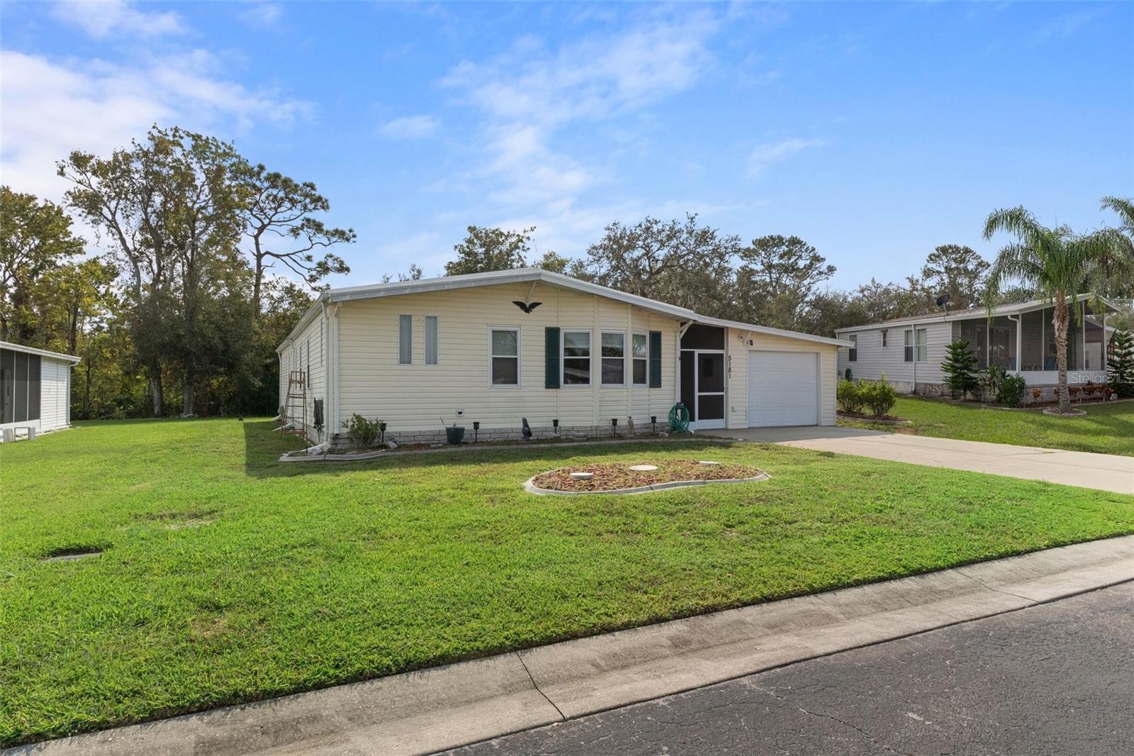5181 Forest Glenn Dr photo 1