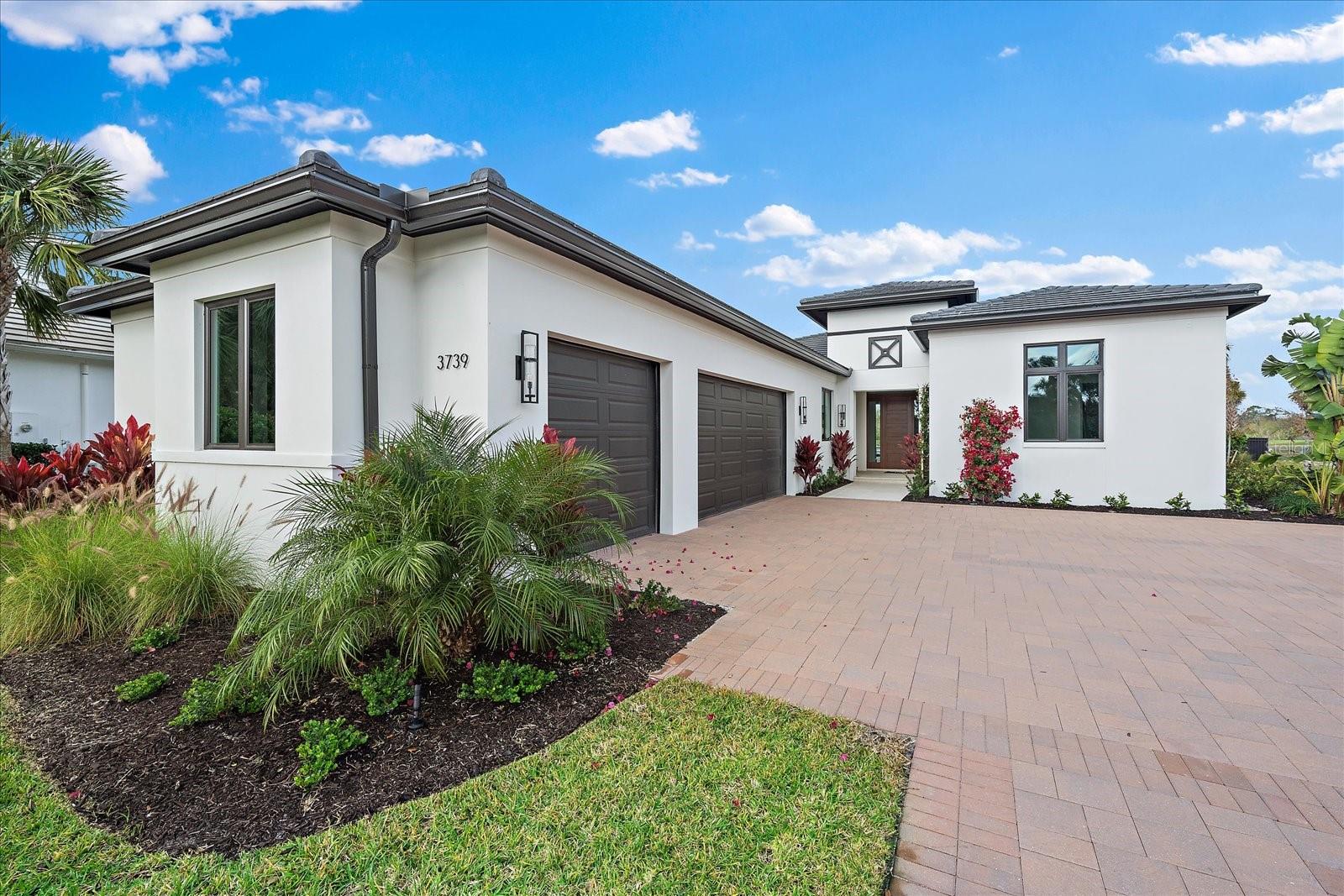 3739 Caledonia Ln