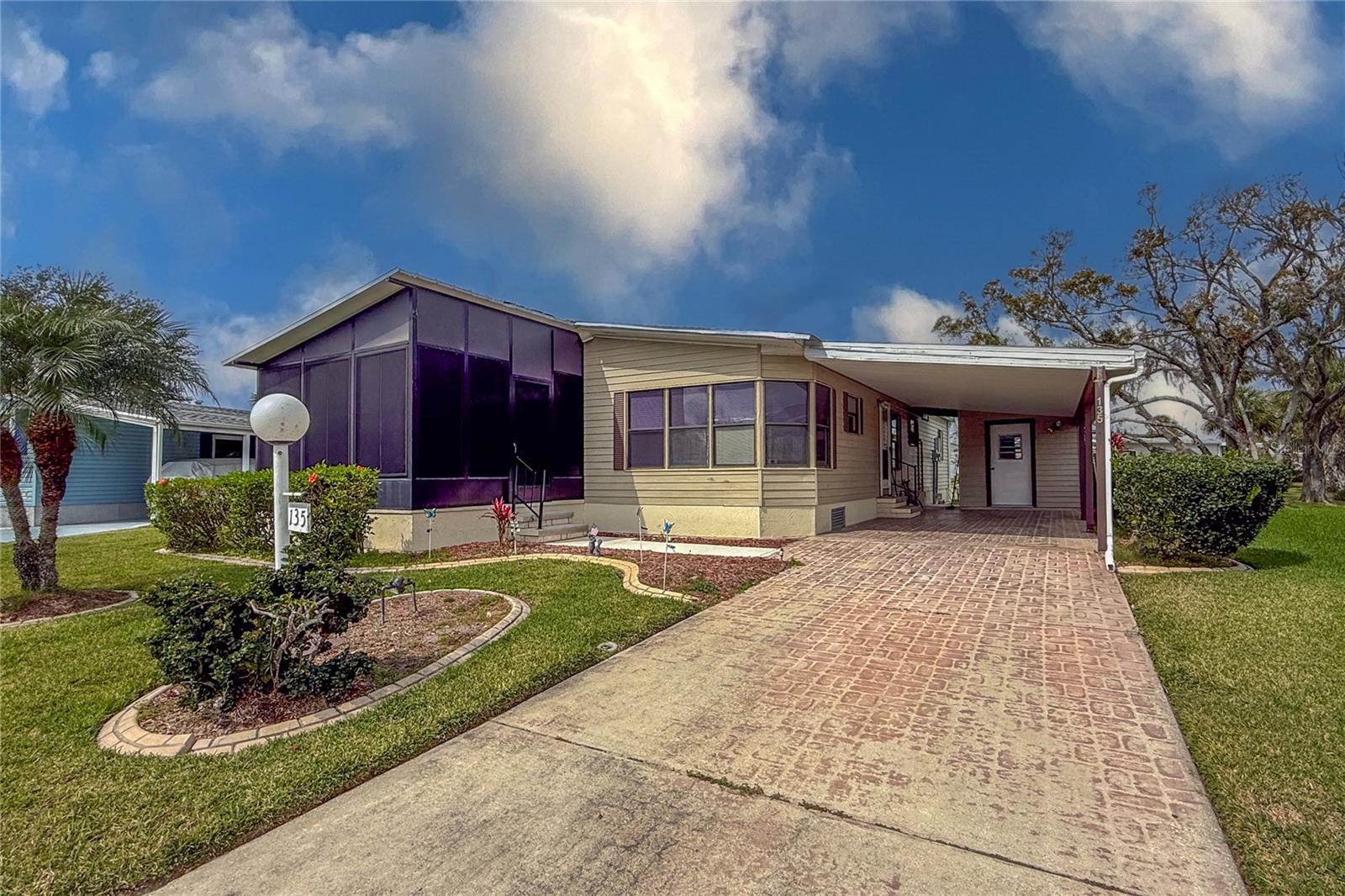 135 Hummingbird Ave photo 1