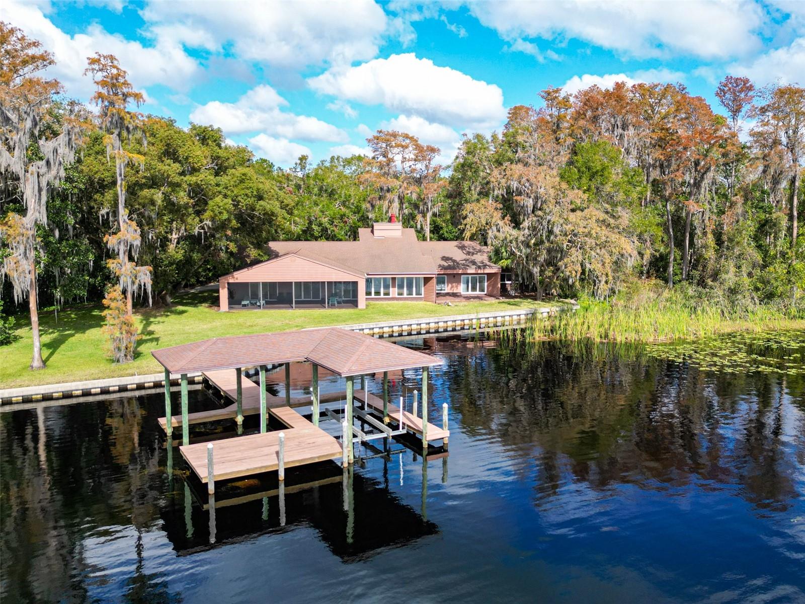 18120 Wayne Rd photo 1