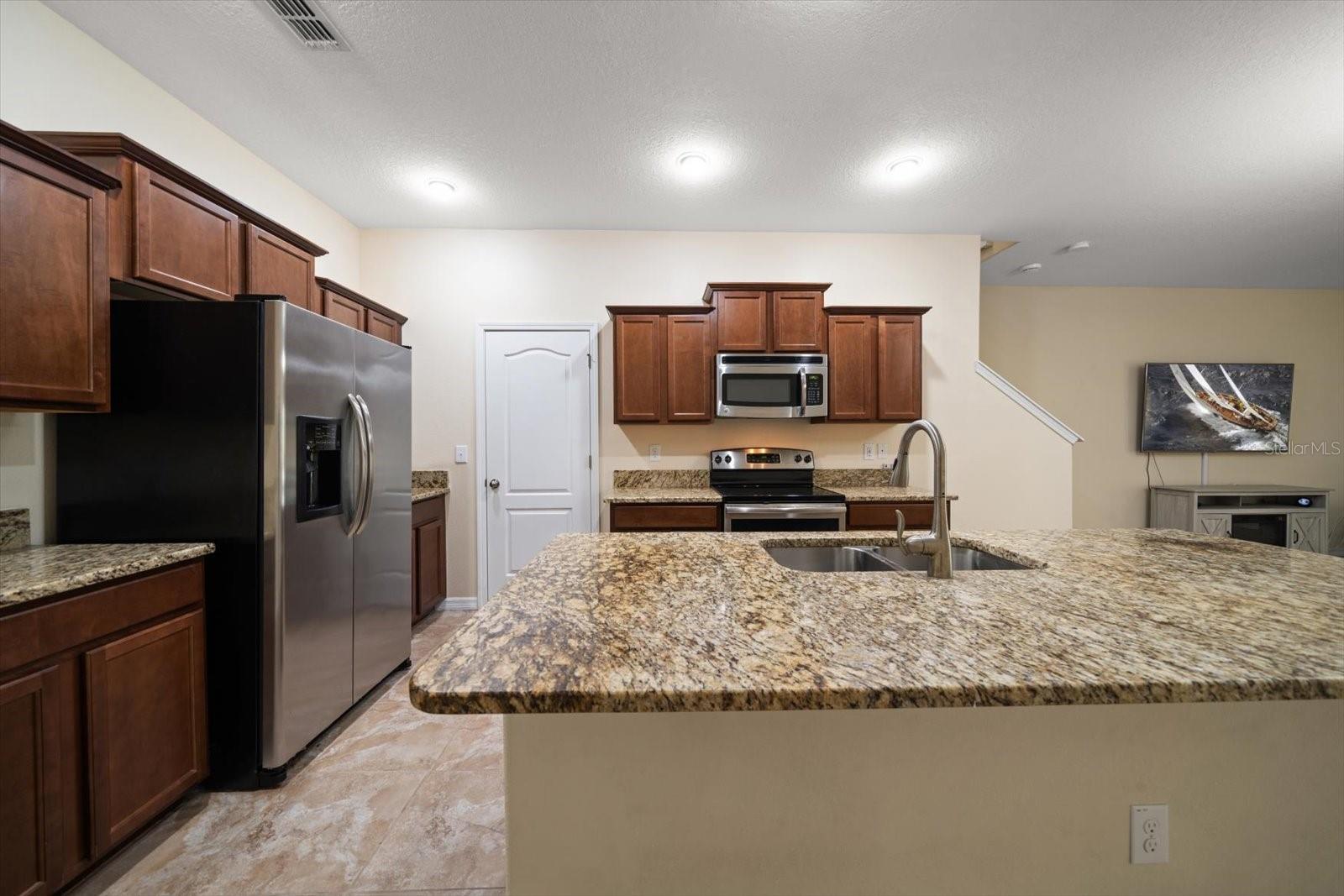 2011 Hawks View Dr