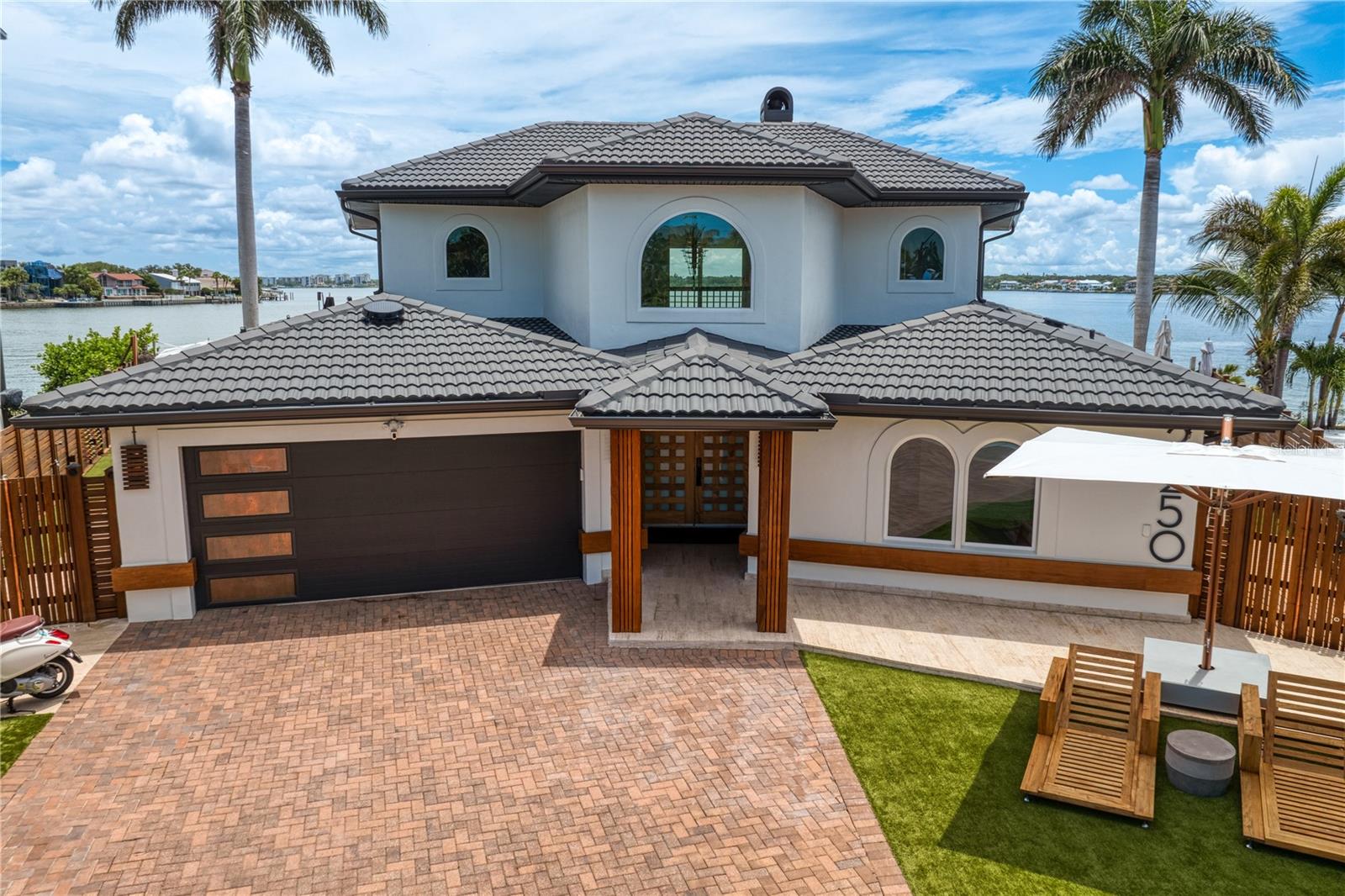 2250 Donato Dr photo 1