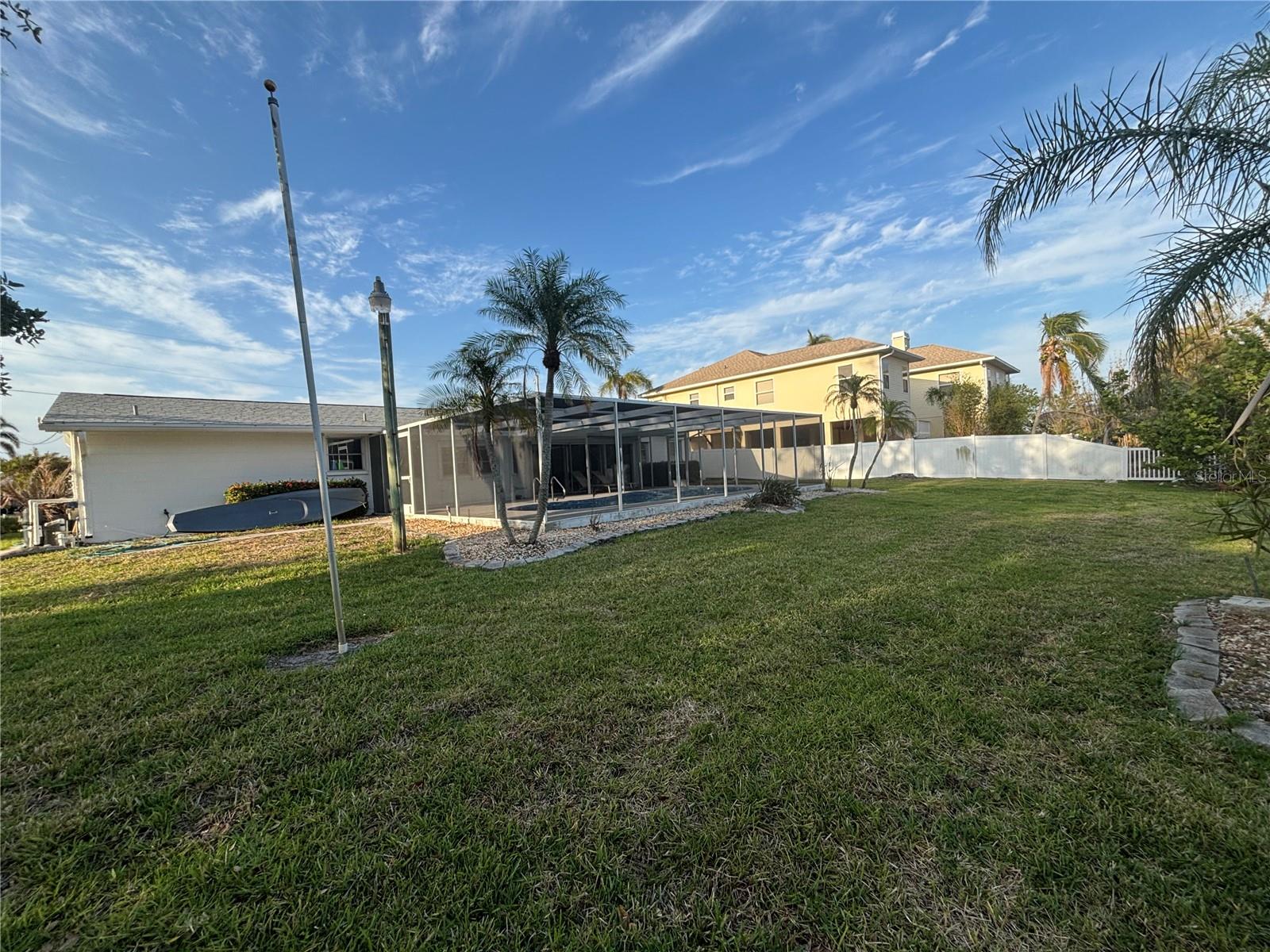 4411 Dolphin Ln
