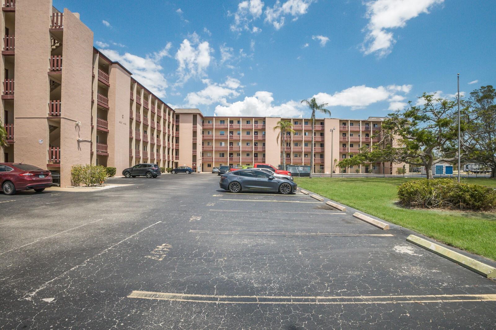 4015 Lake Bayshore Dr #108