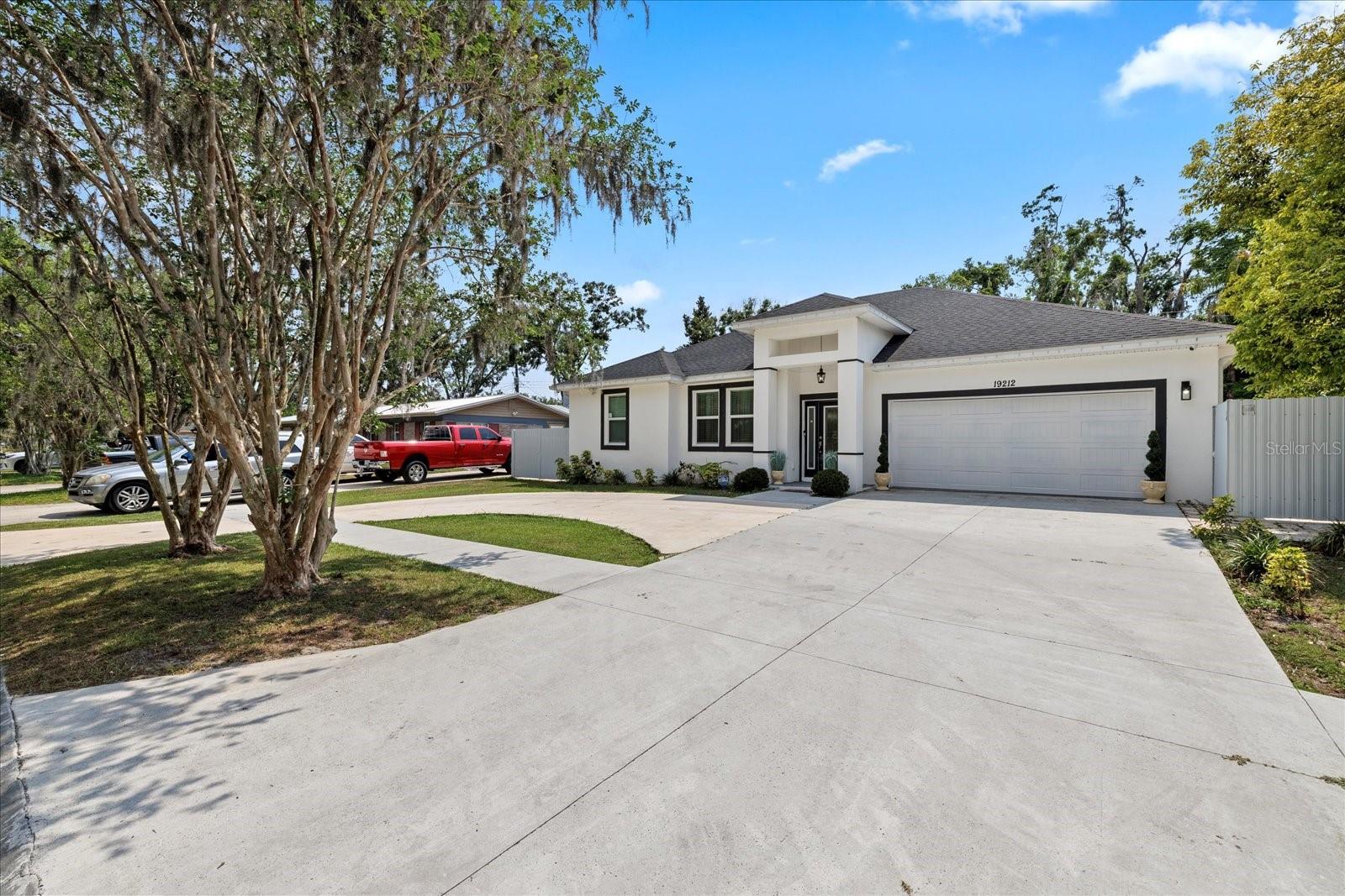 19212 Sunlake Blvd