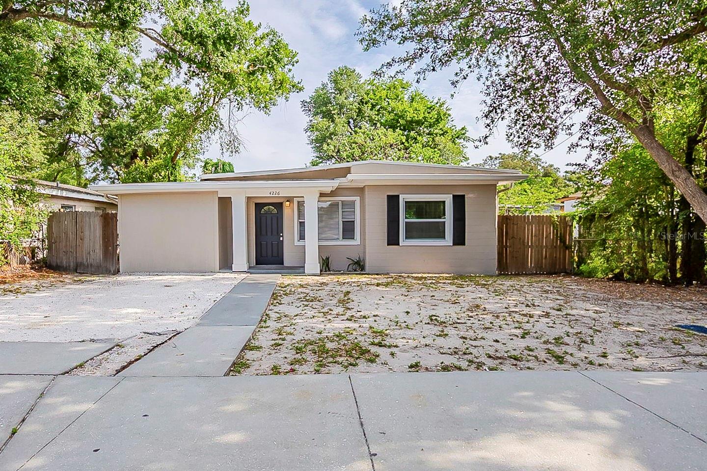 4226 E Emma St photo 1