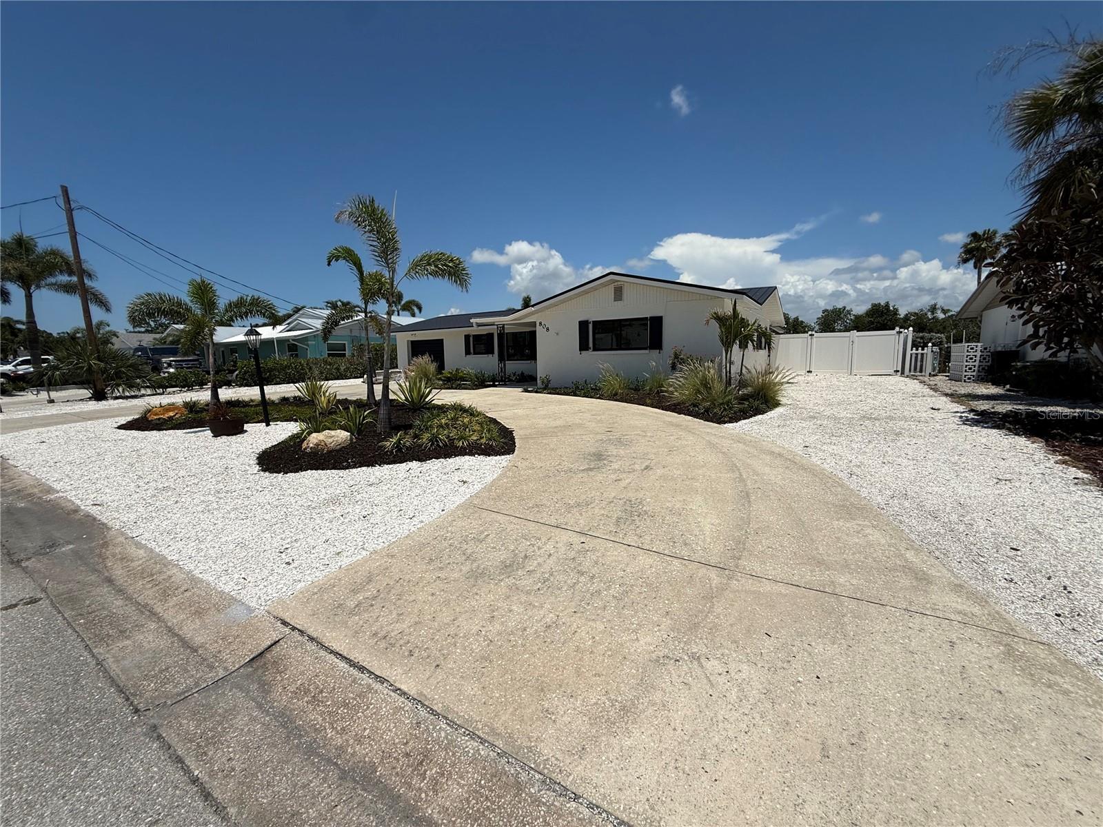 808 25th Ave W