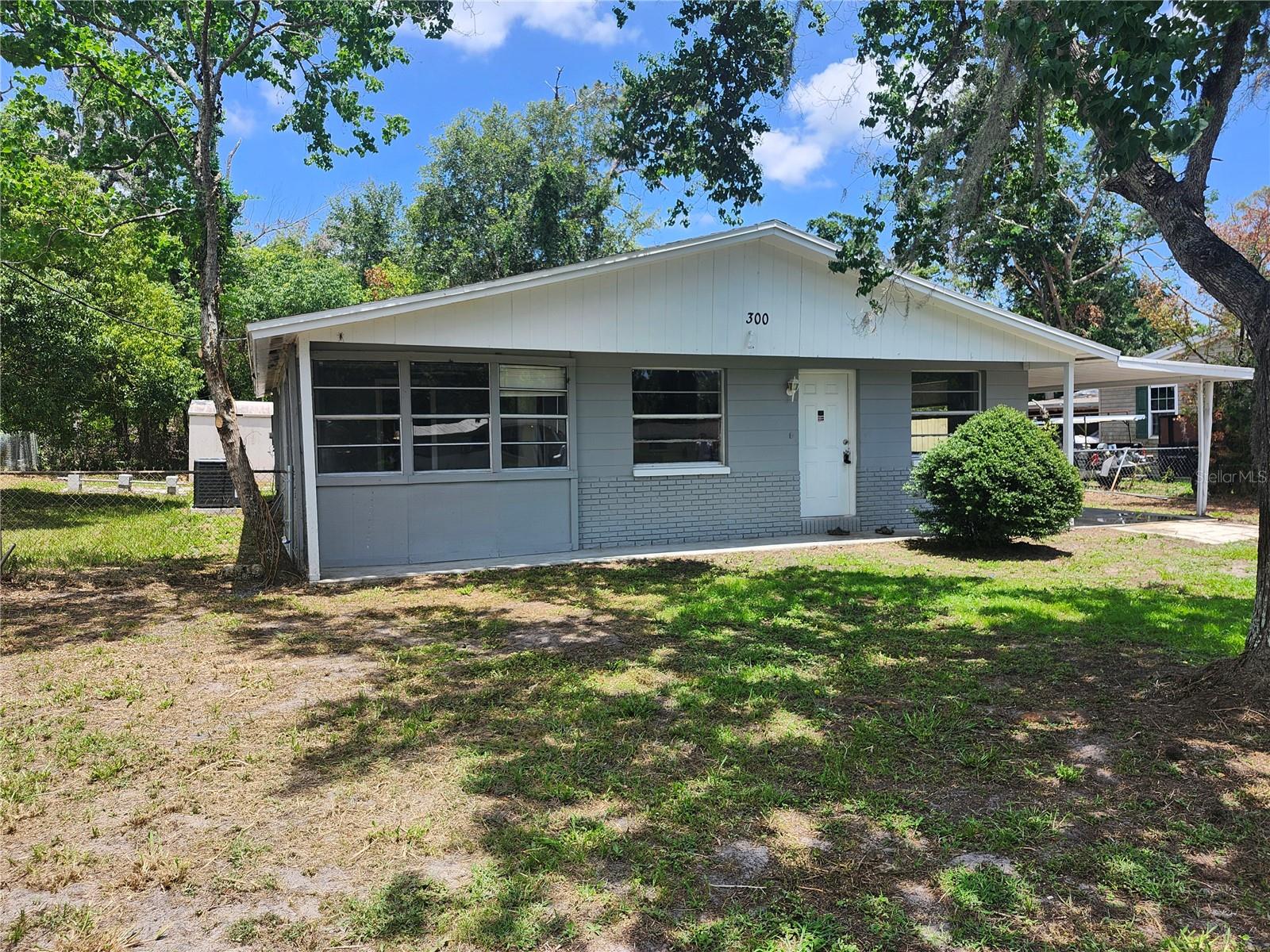 300 Midwood Dr photo 1