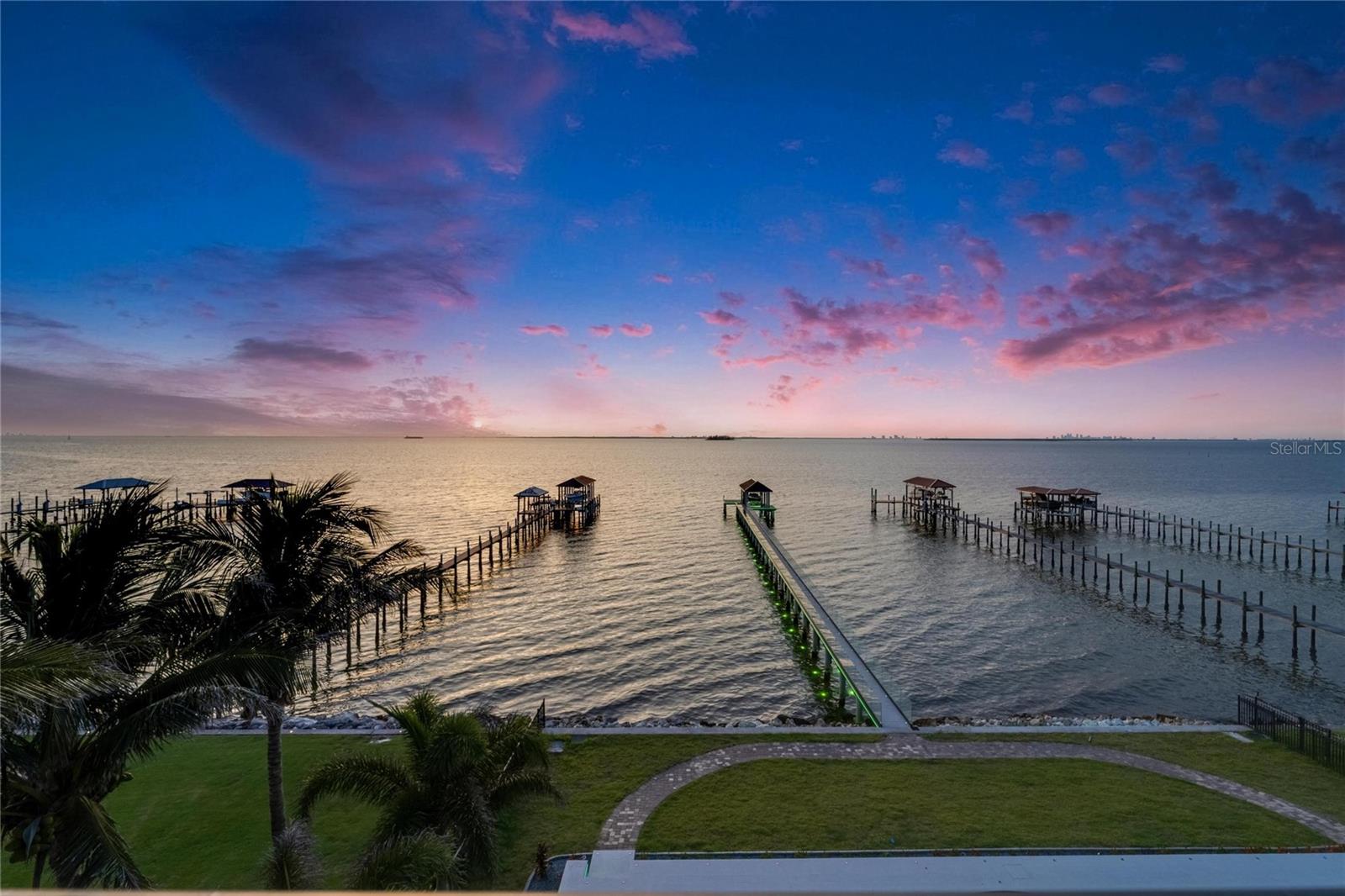 6526 Surfside Blvd