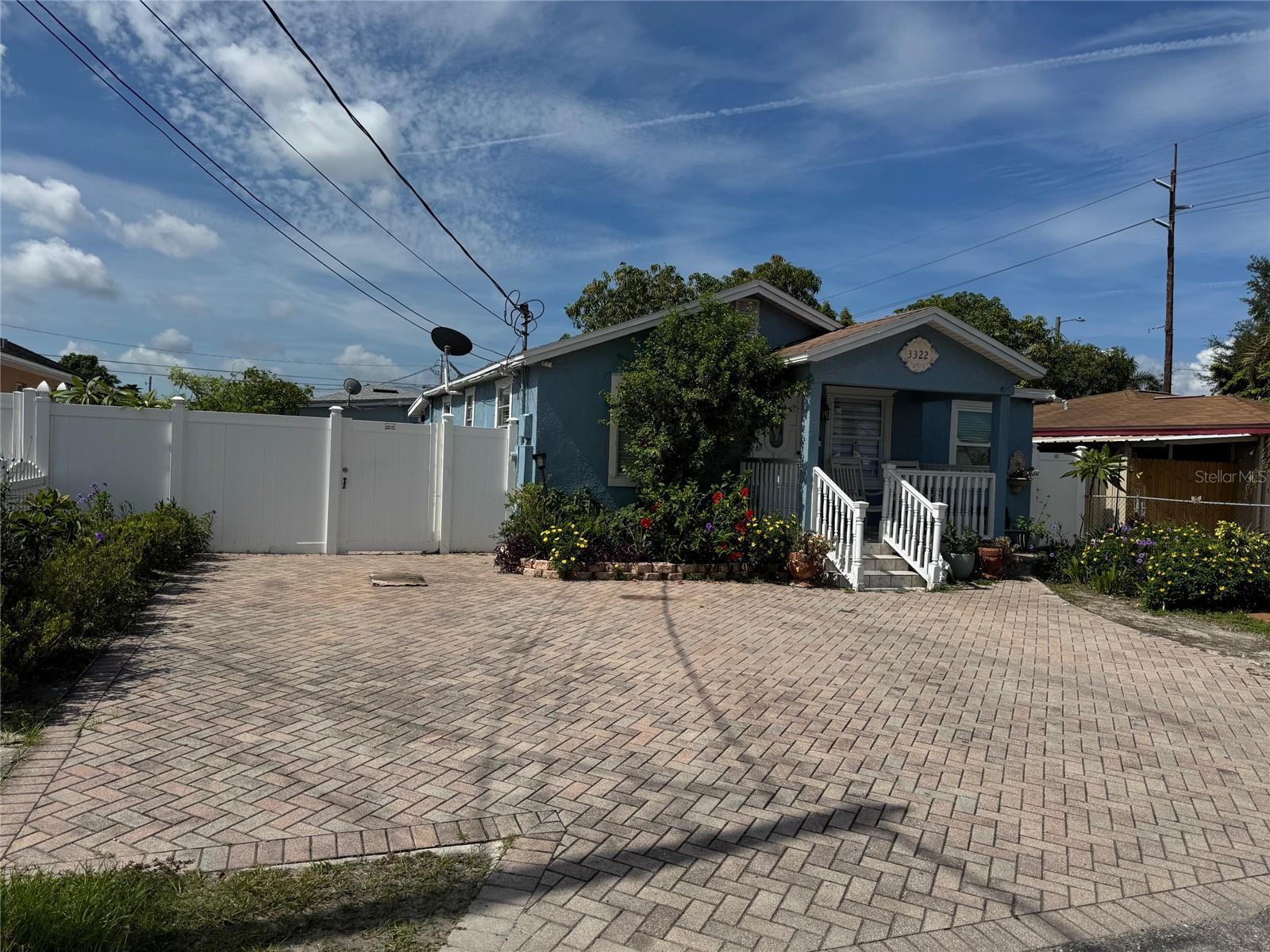 3322 W Saint Joseph St photo 1