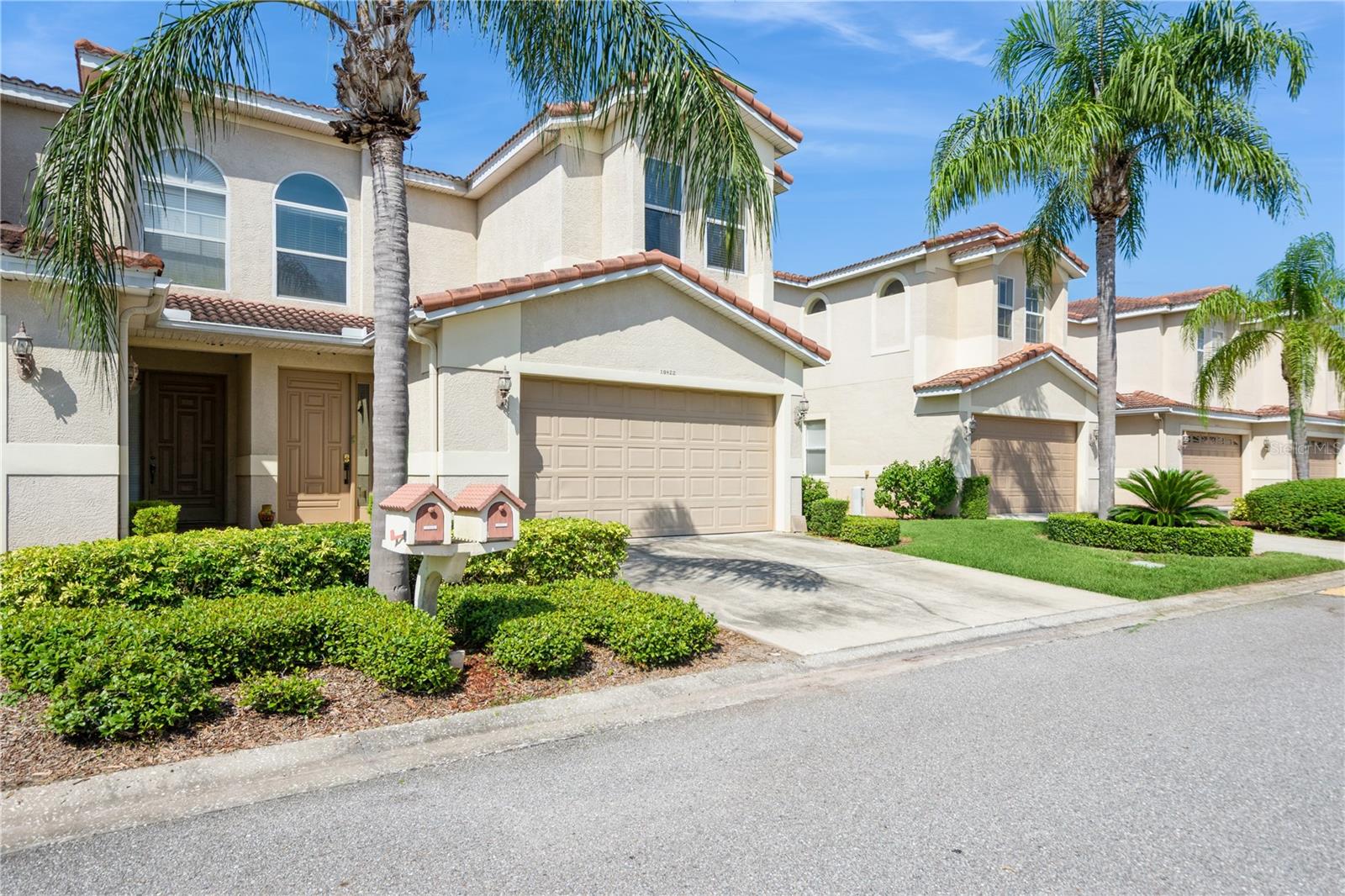 10422 LA Mirage CT photo 1