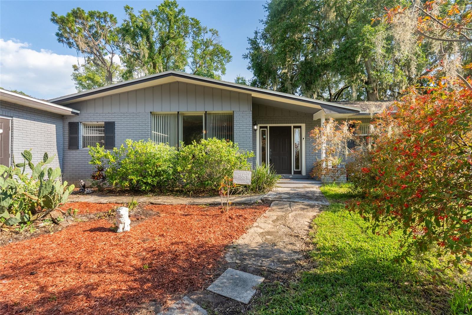 306 Grimes Dr photo 1