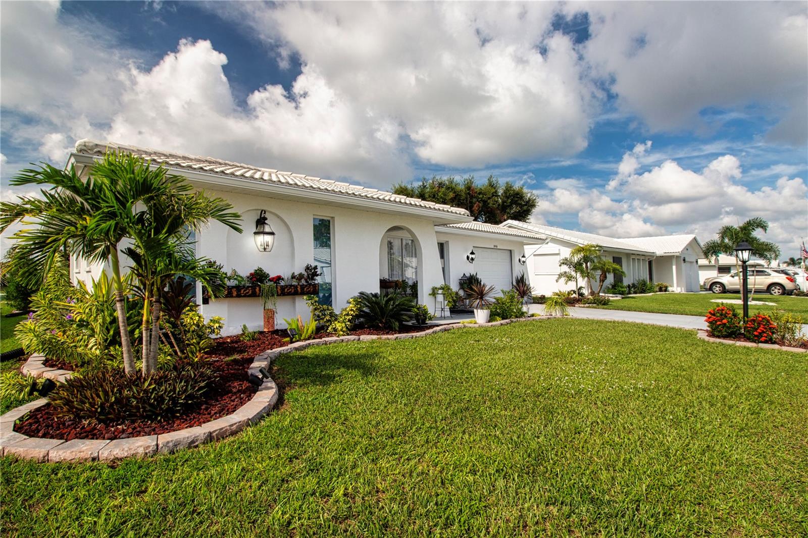 3906 Chinaberry Rd