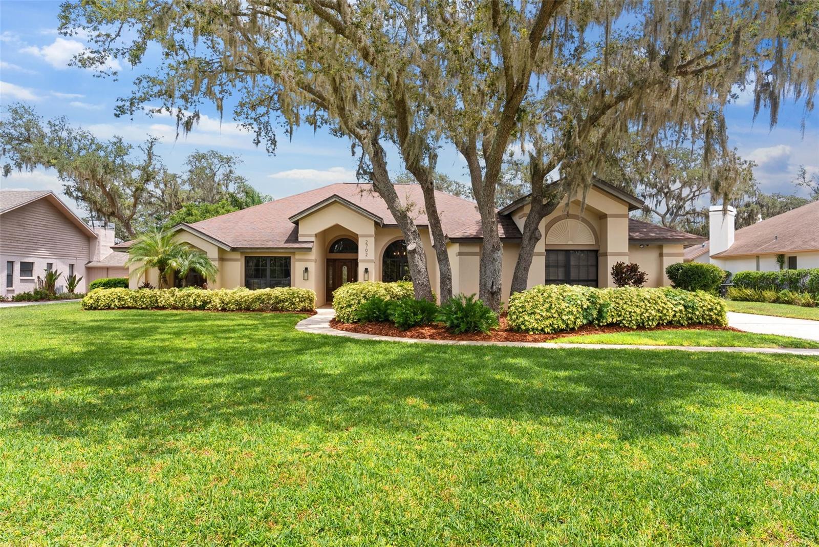 2702 Pine Club Dr