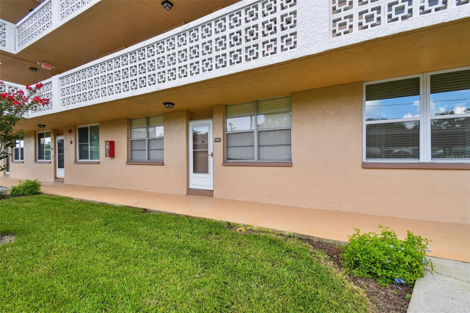 5095 Bay St NE #103