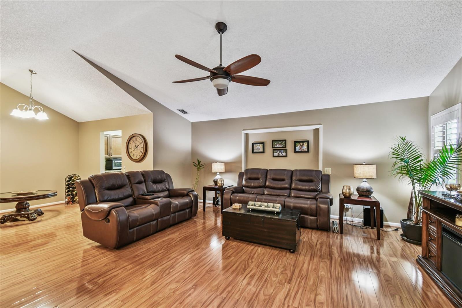 2817 Wingfoot CT