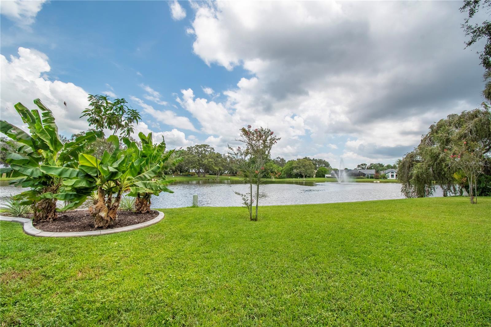 2906 Windridge Dr