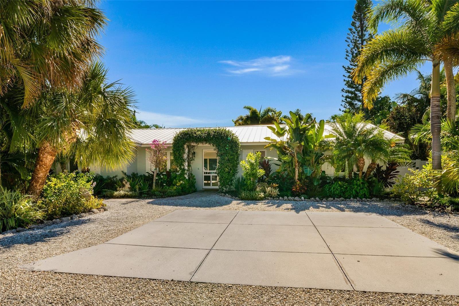 207 Peacock Ln photo 1