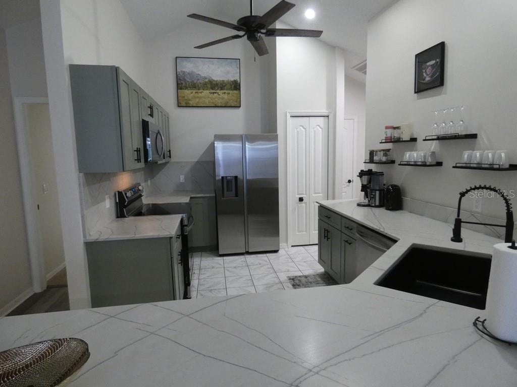 6534 Foxmoor Dr