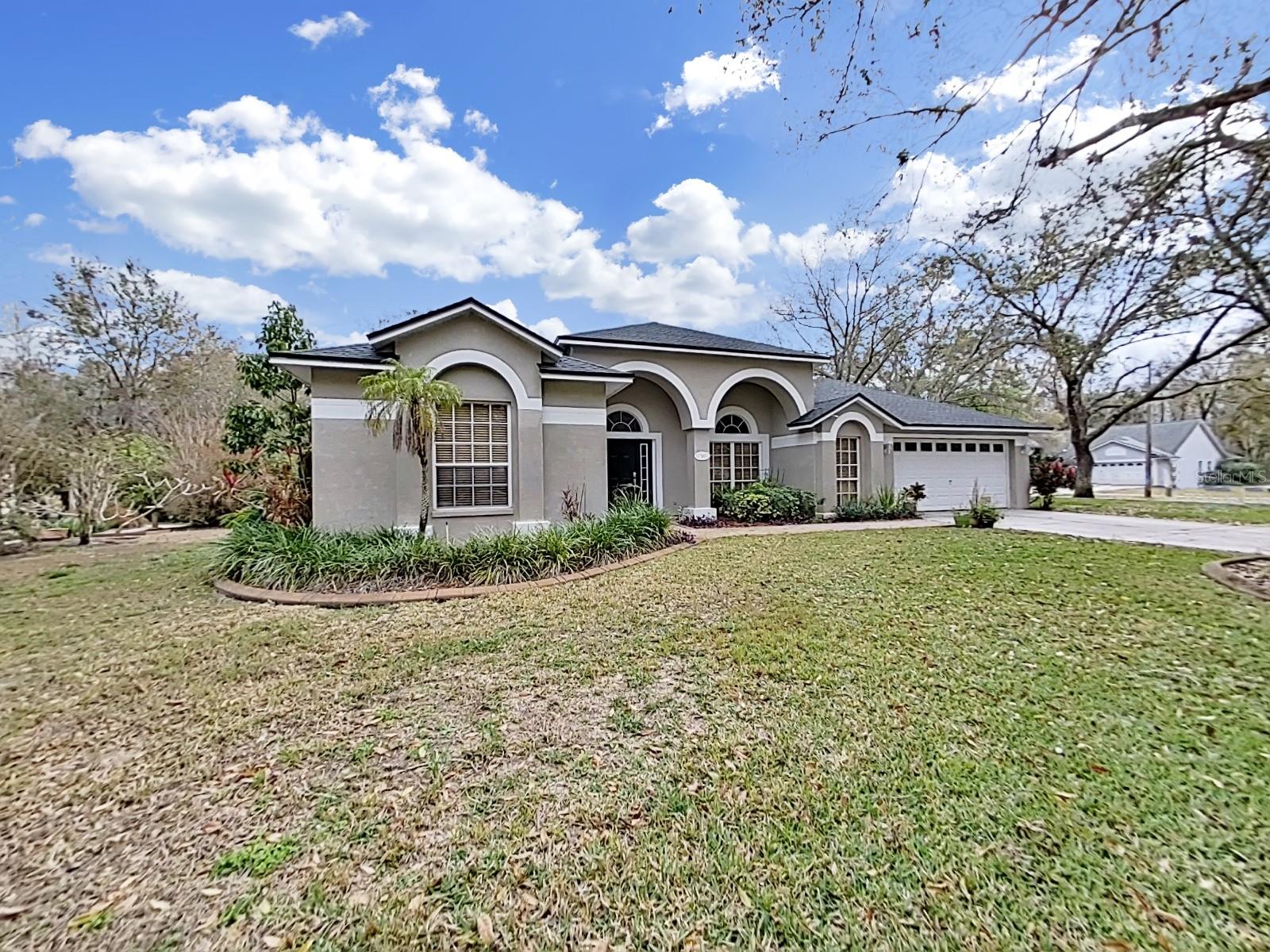 17307 Oak Ledge Dr photo 1