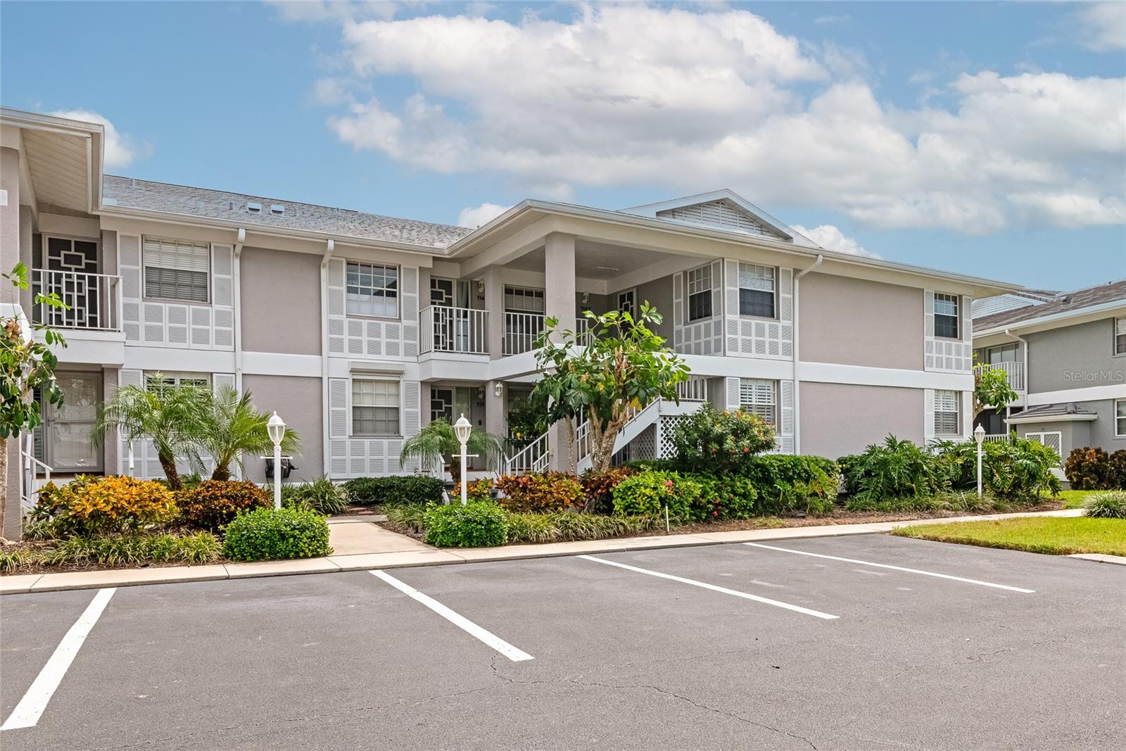 1145 Edgewater Cir #1145