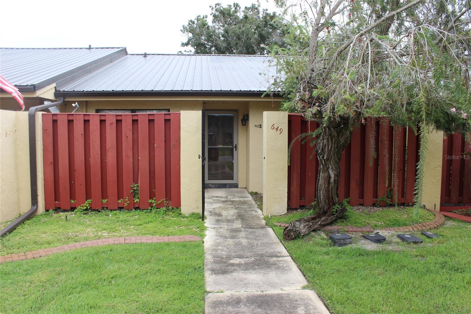 649 Broadmoor Cir