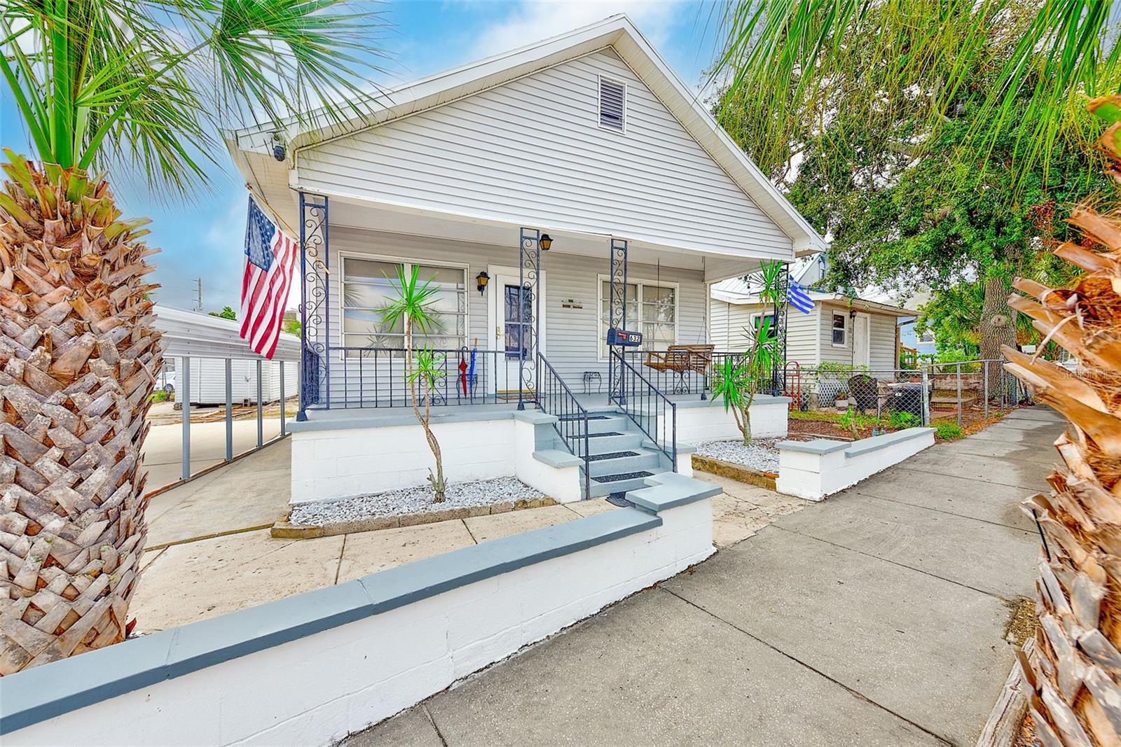 632 Cross St