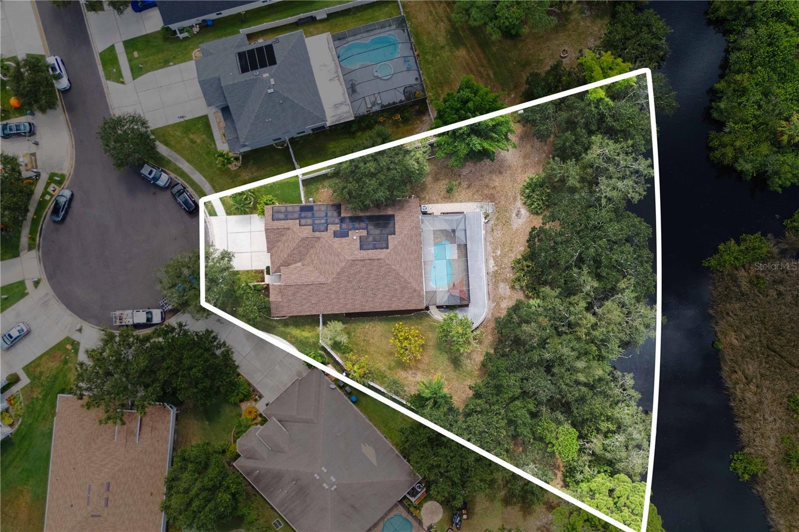 9020 N River Rd photo 1