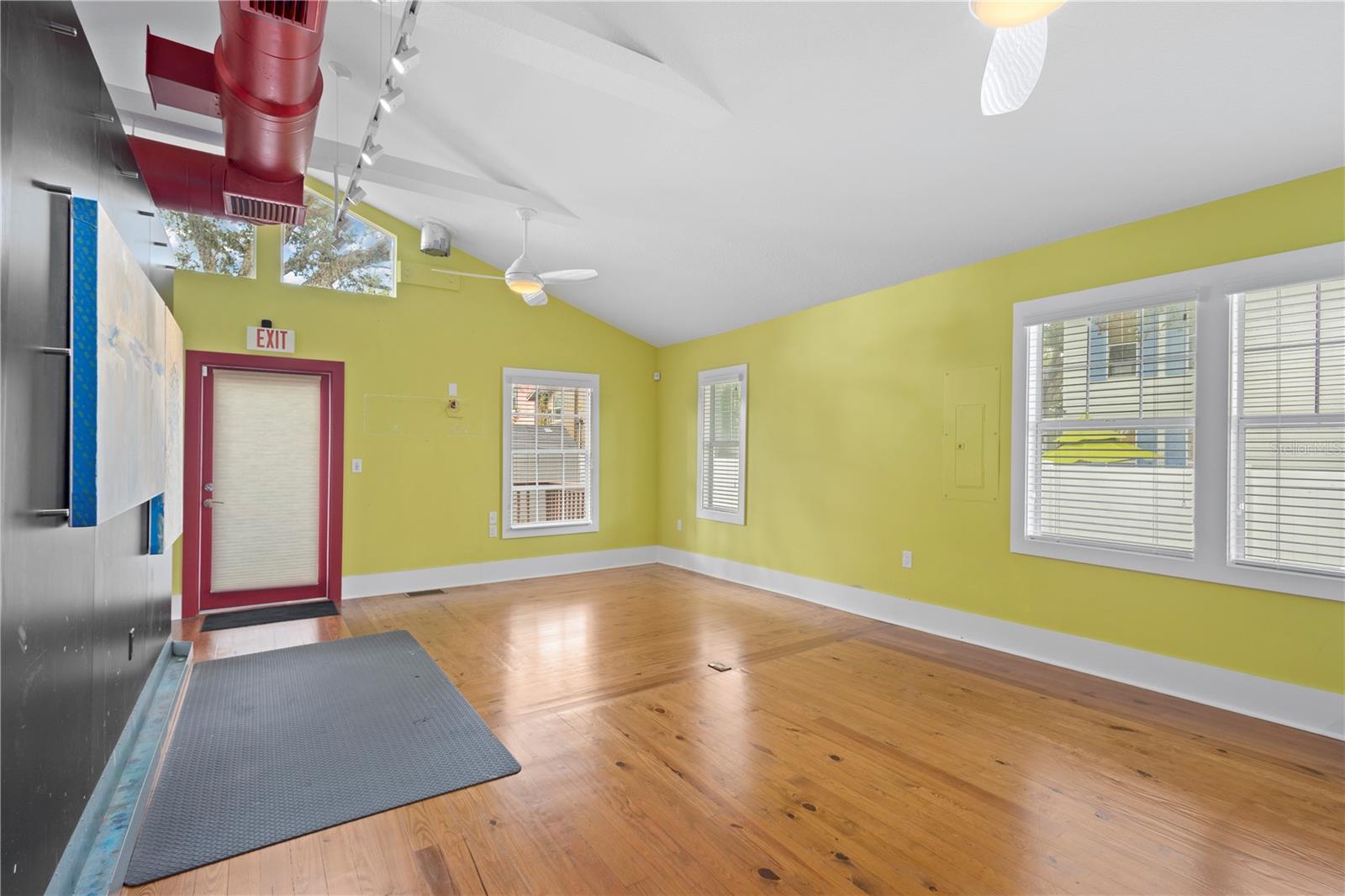 1950 Adams Ln