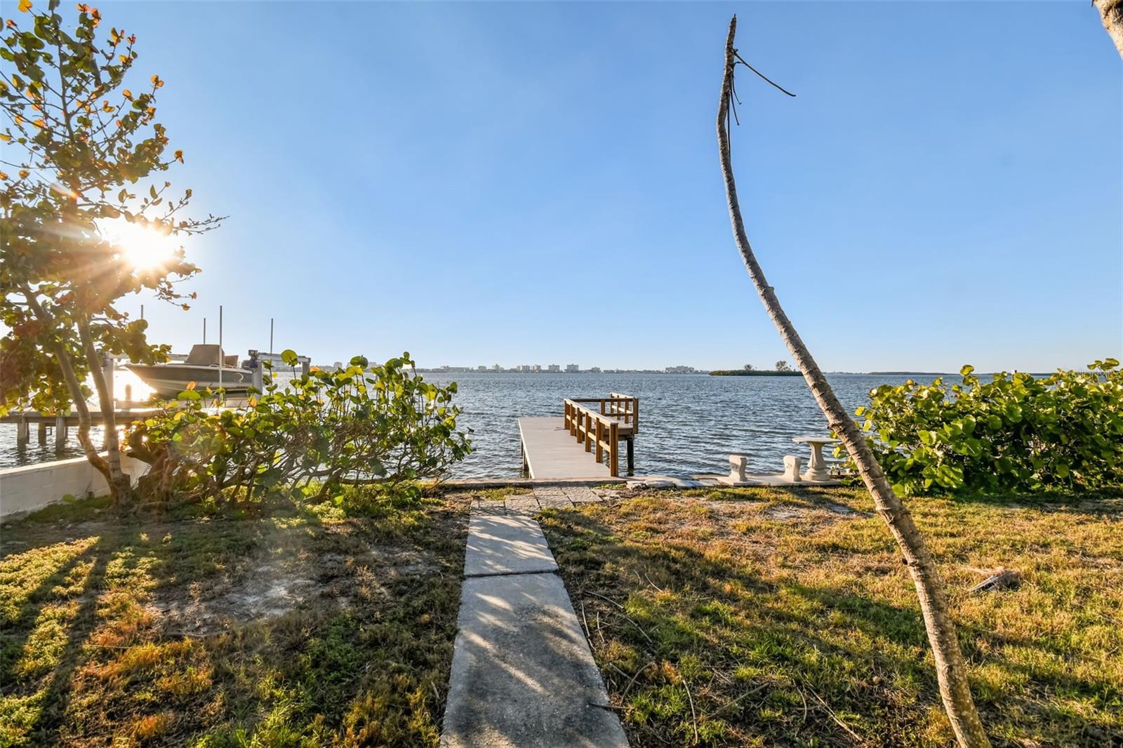 1836 Venetian Point Dr photo 1