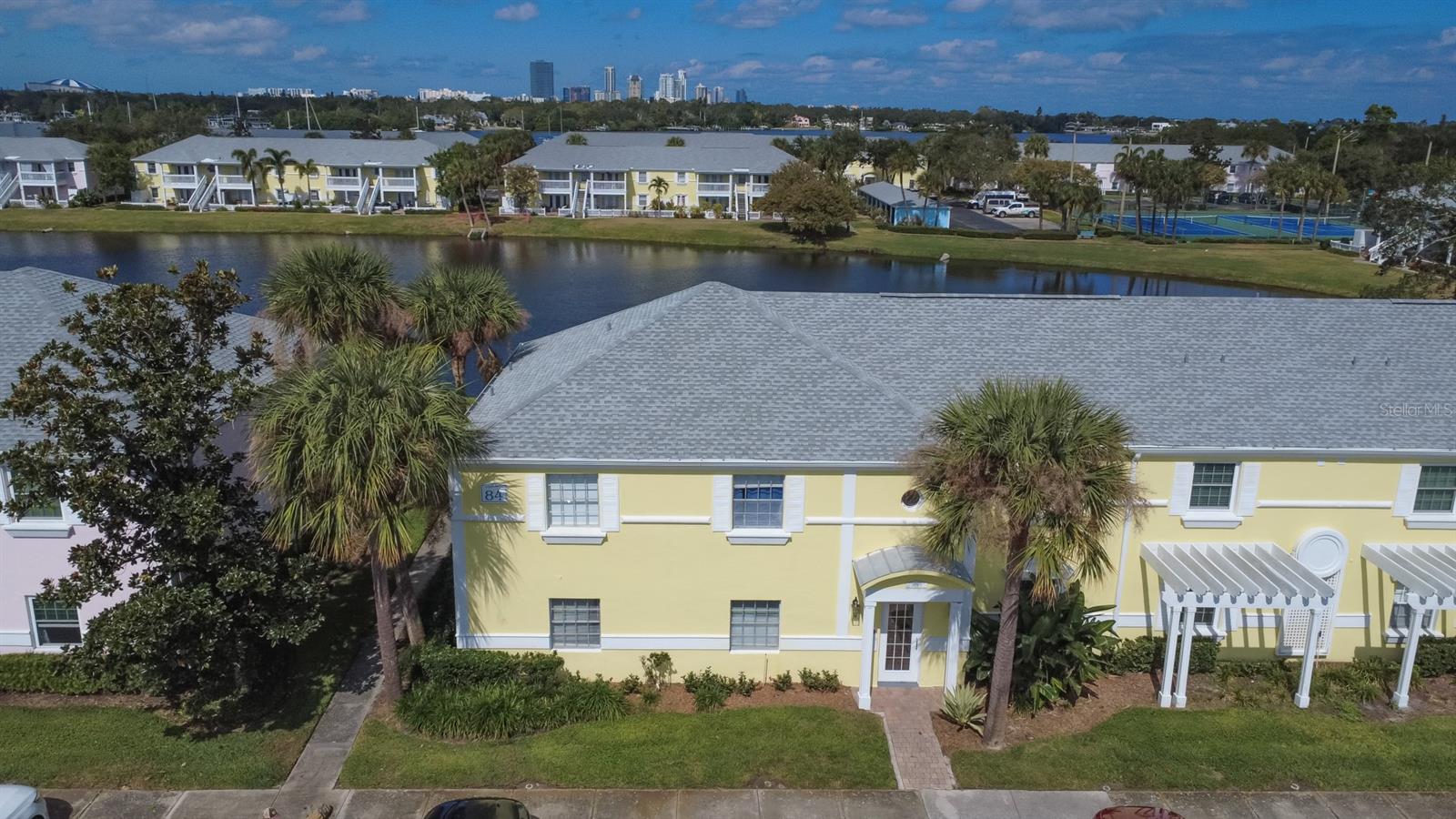 237 Seahorse Dr SE #H