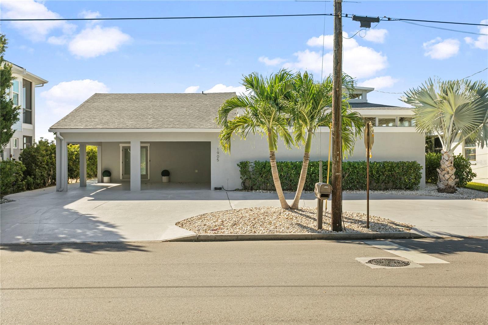 1905 4th St W