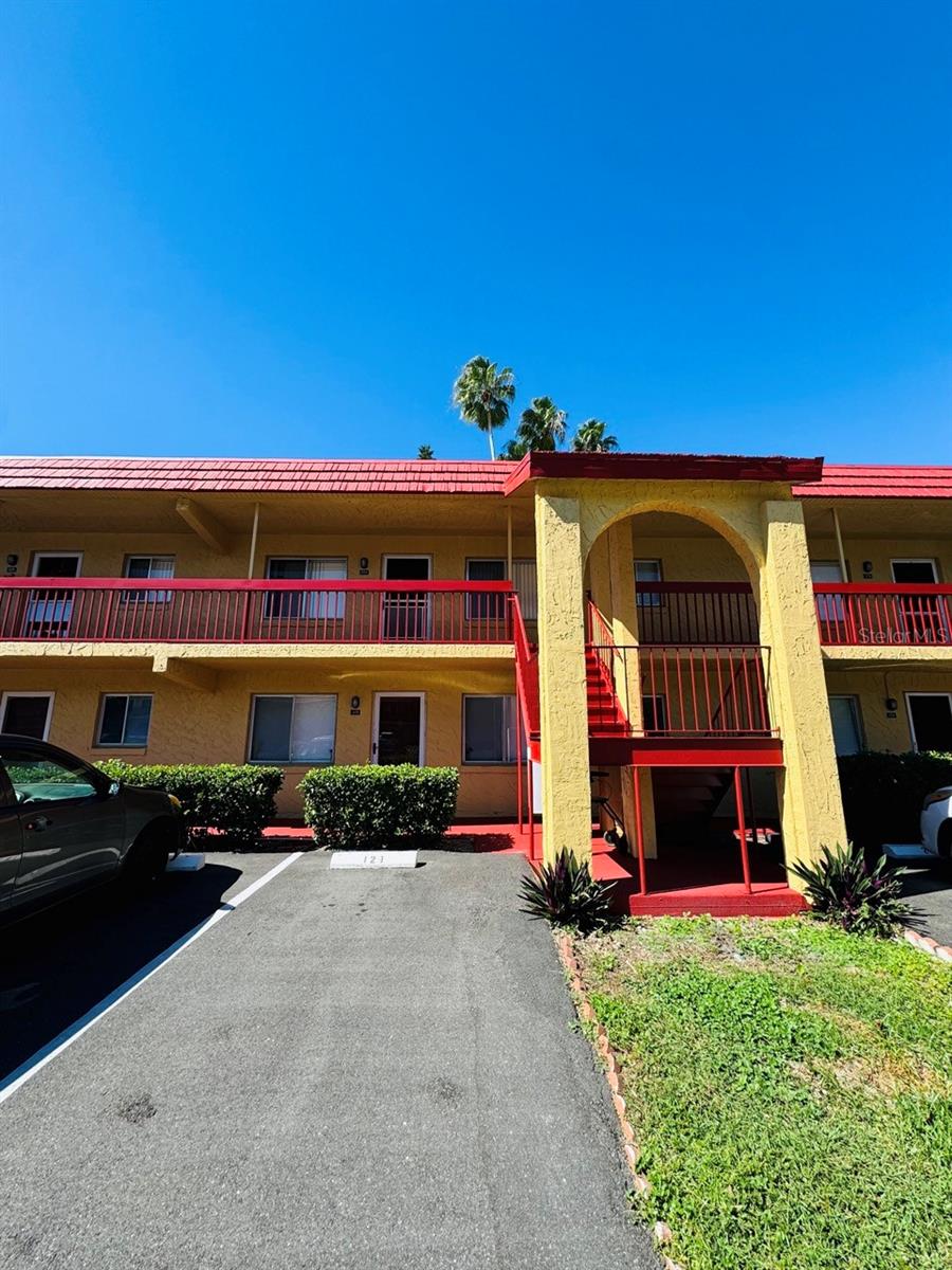 400 El Camino Dr #223